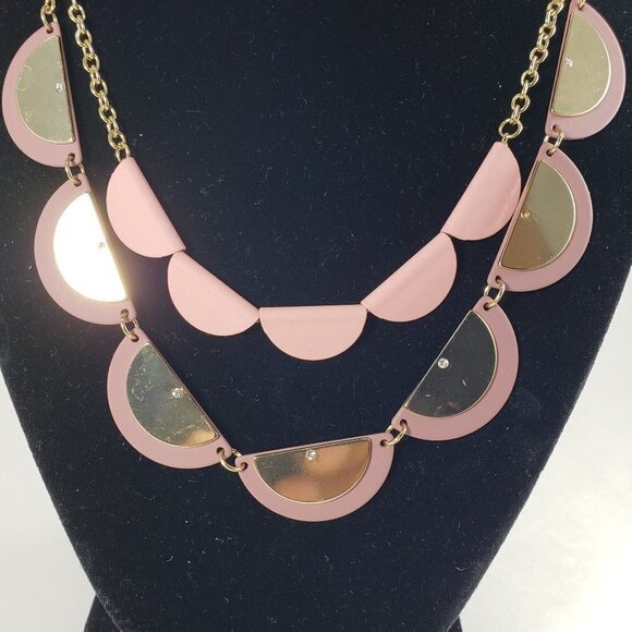 💖 Layered Gold-Tone & Pink Statement Necklace – Trendy Women's Fashion - Picture 3 of 6